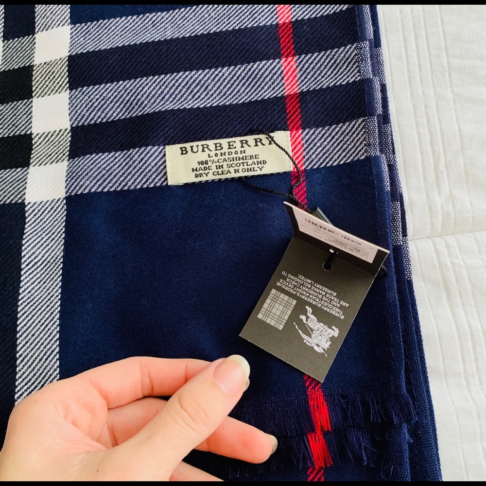 Authentic Burberry Shall